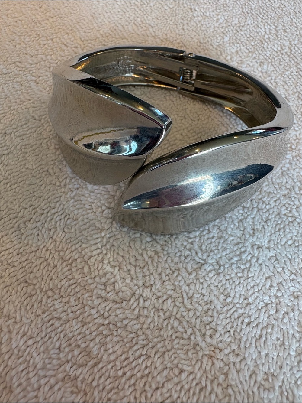 Silver Tone Sculptural Leaf Cuff Bracelet Hinge Closure 6”